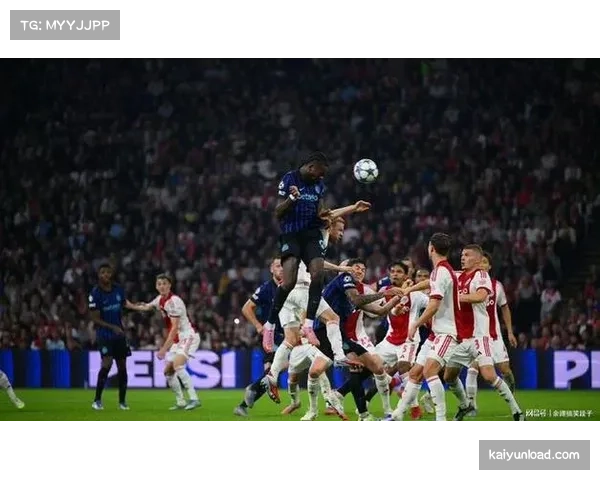 尼斯门将迪乌夫高接抵挡，客战巴黎多次神扑难阻绝杀